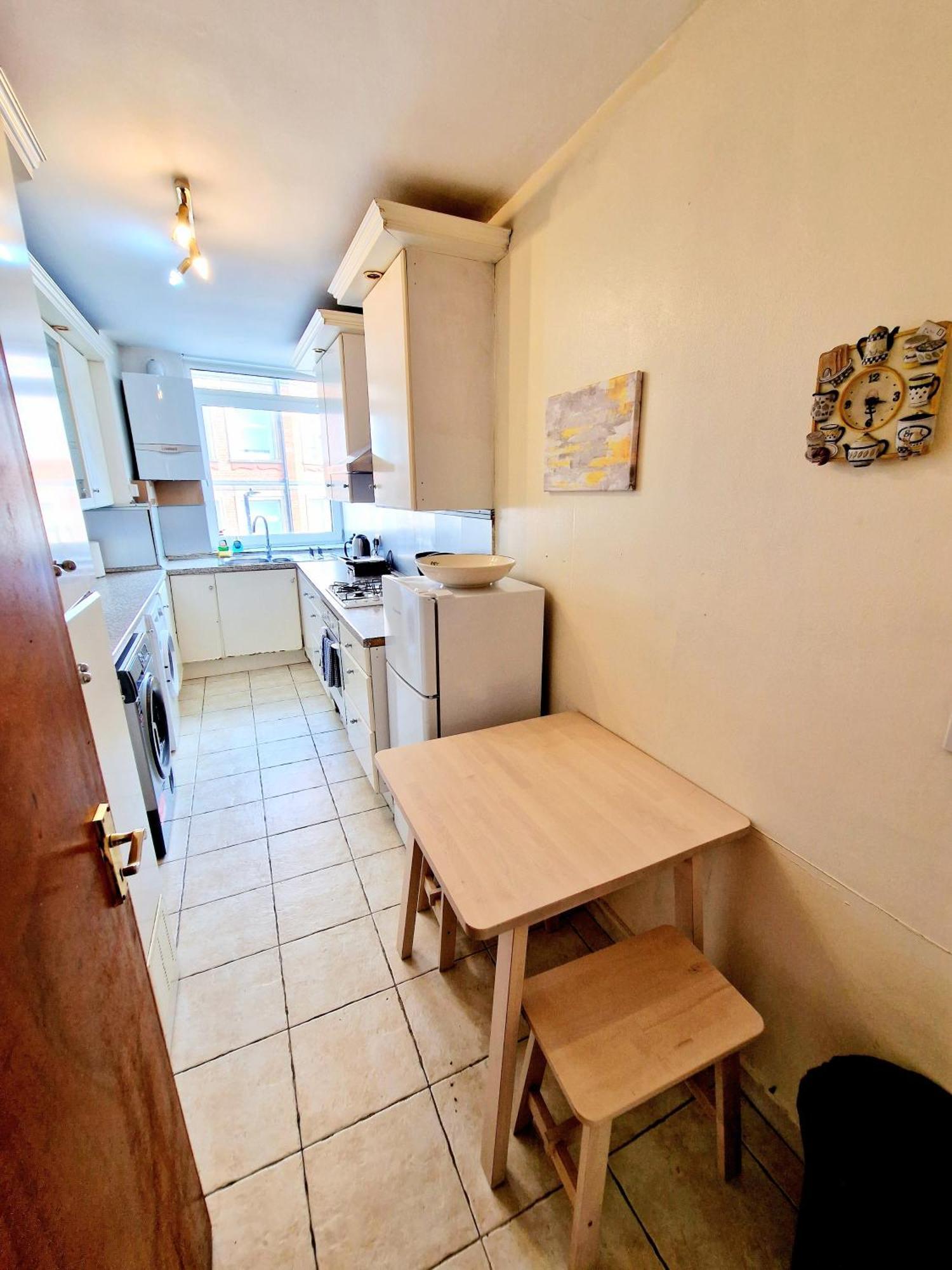 Bright & Spacious Home In Building With Lift, Right Next To Bayswater Station - Walk To Kensington Palace, Hyde Park, Little Venice & Notting Hill Londres Exterior foto