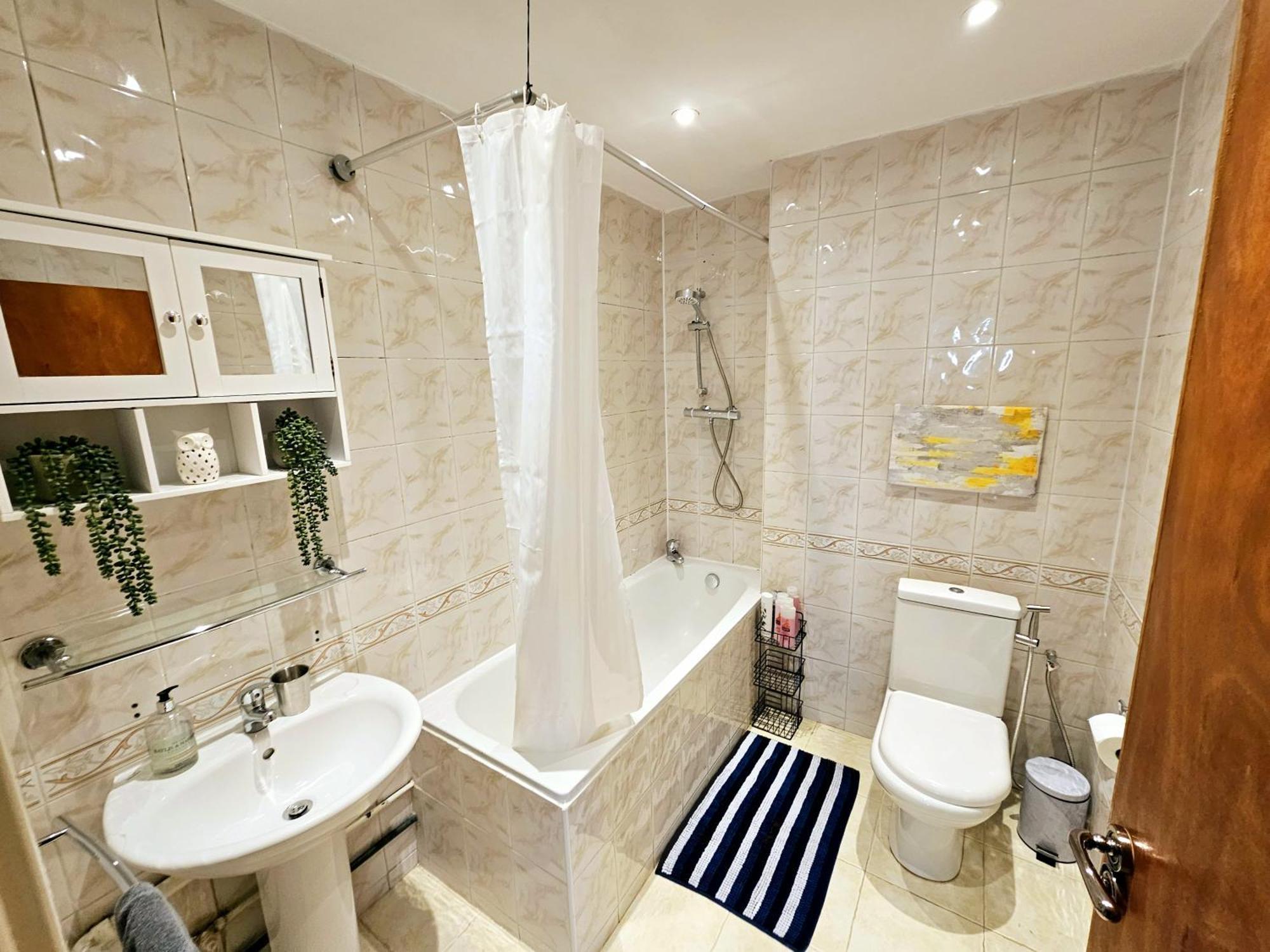Bright & Spacious Home In Building With Lift, Right Next To Bayswater Station - Walk To Kensington Palace, Hyde Park, Little Venice & Notting Hill Londres Exterior foto